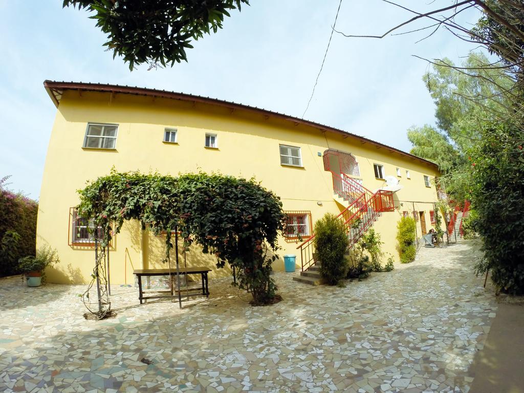 Sanchaba Yellow Apartments Kololi Buitenkant foto